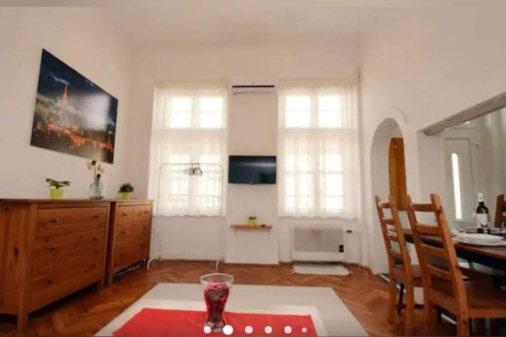 Gallery Flat In Party District Budapest Eksteriør billede